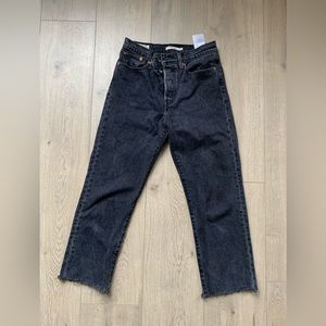 Black CroppedLevi’s Wedgie straight size 27
